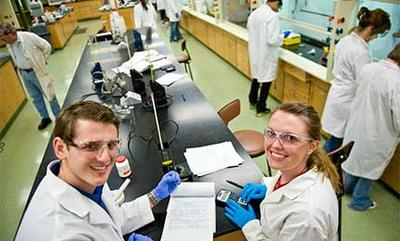 Student researchers in chemistry lab